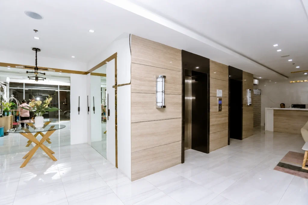 WJ LOBBY